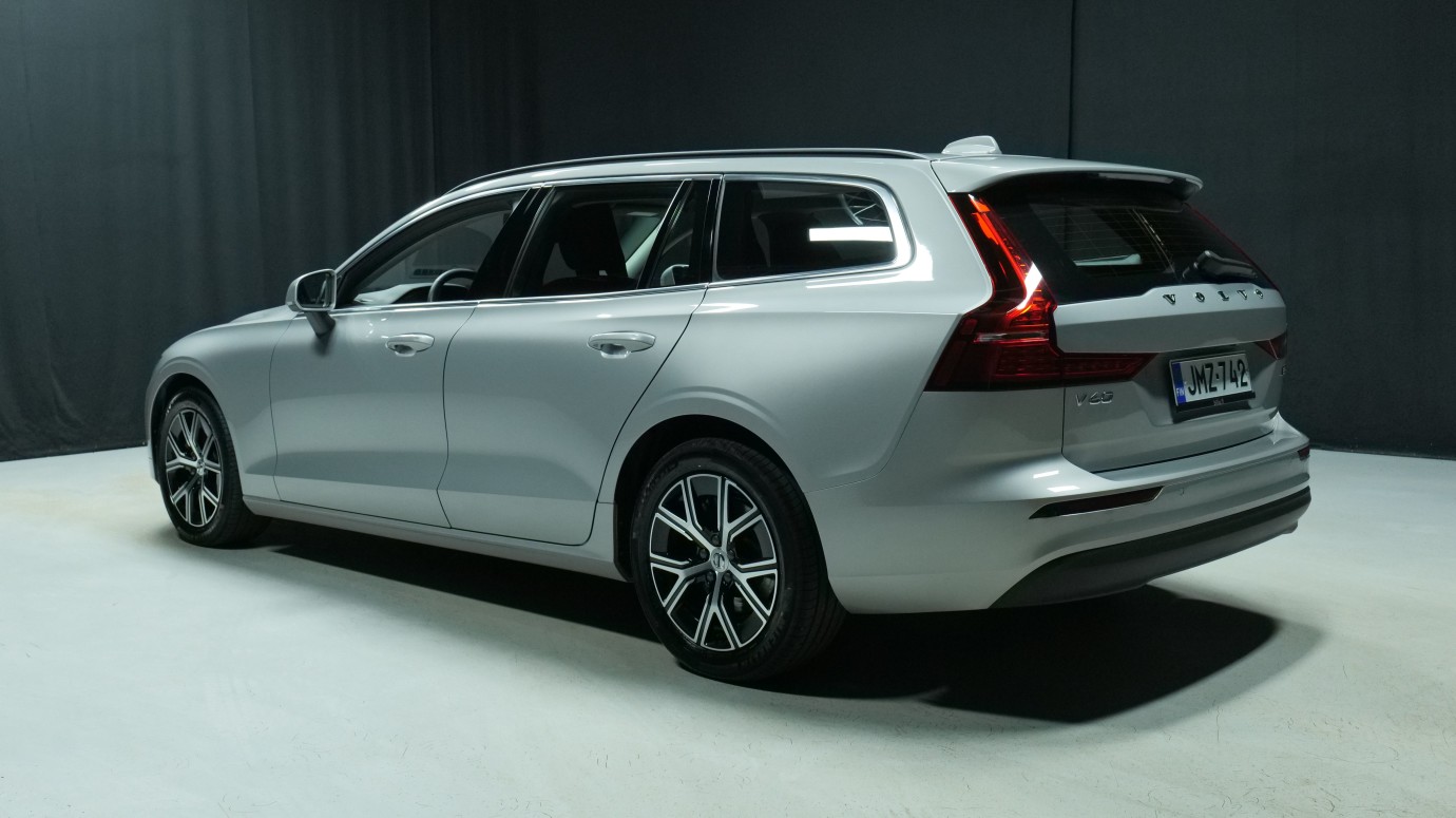 Esittelykuva Volvo V60 bensiiniautosta.