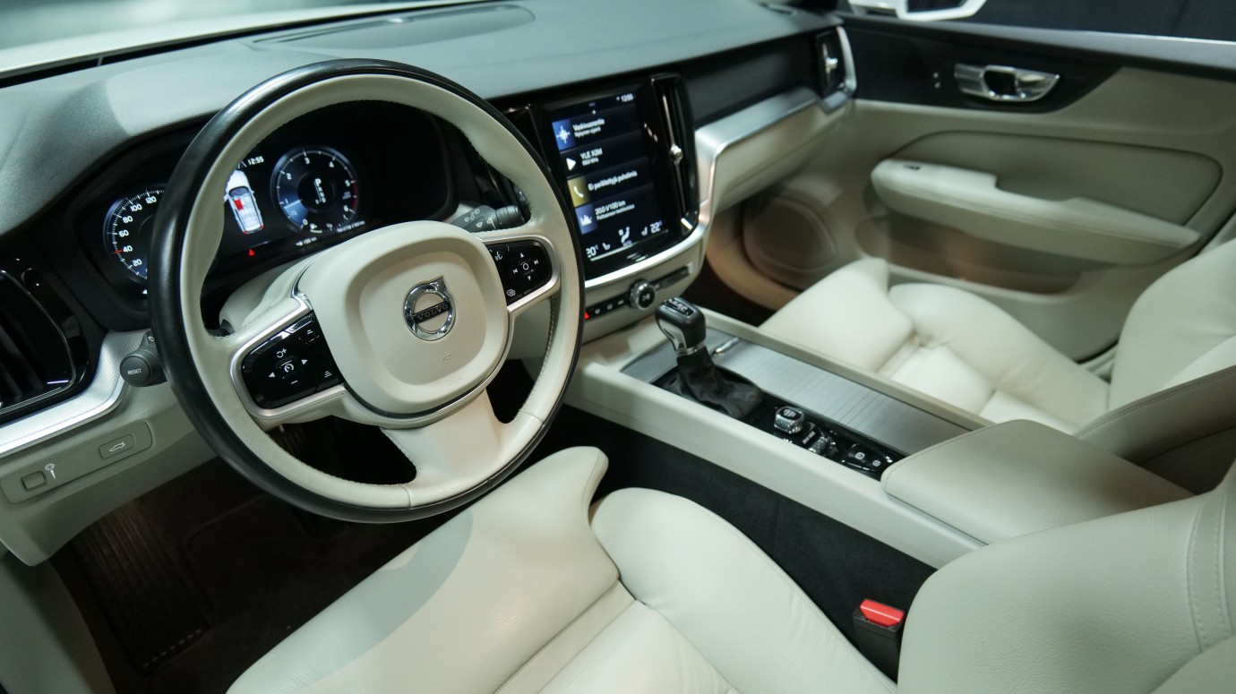 Esittelykuva Volvo V60 dieselautosta.