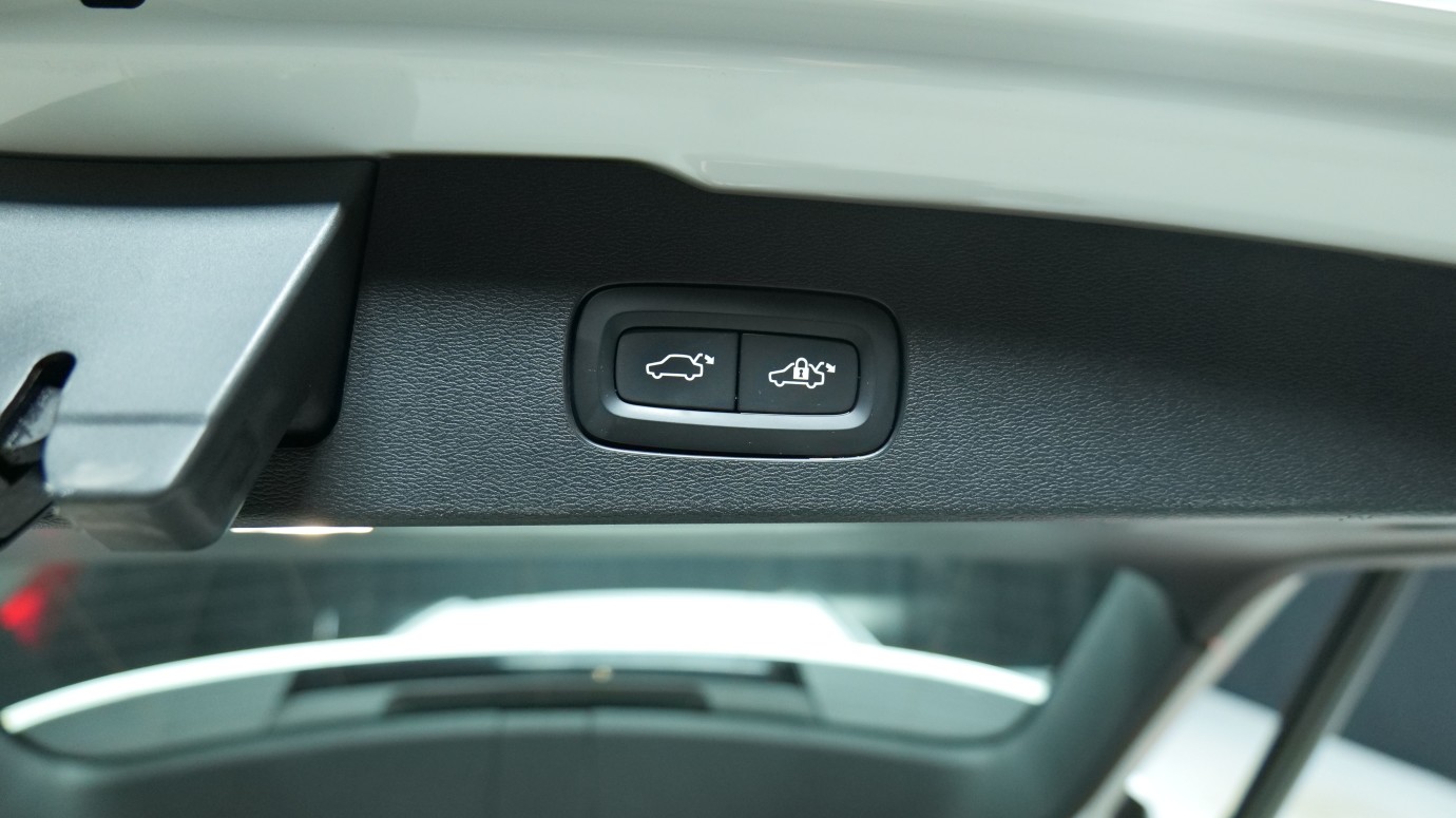 Esittelykuva Volvo V60 dieselautosta.