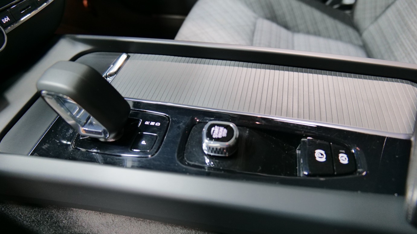 Esittelykuva Volvo V60 kevythybridiautosta.