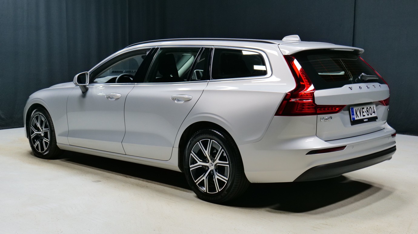 Esittelykuva Volvo V60 kevythybridiautosta.