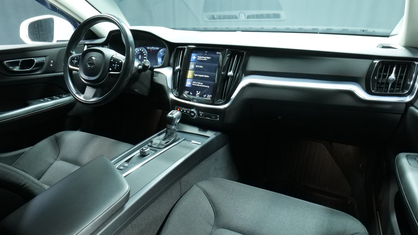 Esittelykuva Volvo V60 dieselautosta.