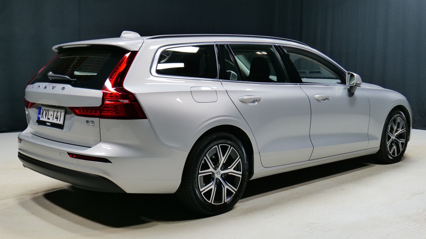 Esittelykuva Volvo V60 kevythybridiautosta.
