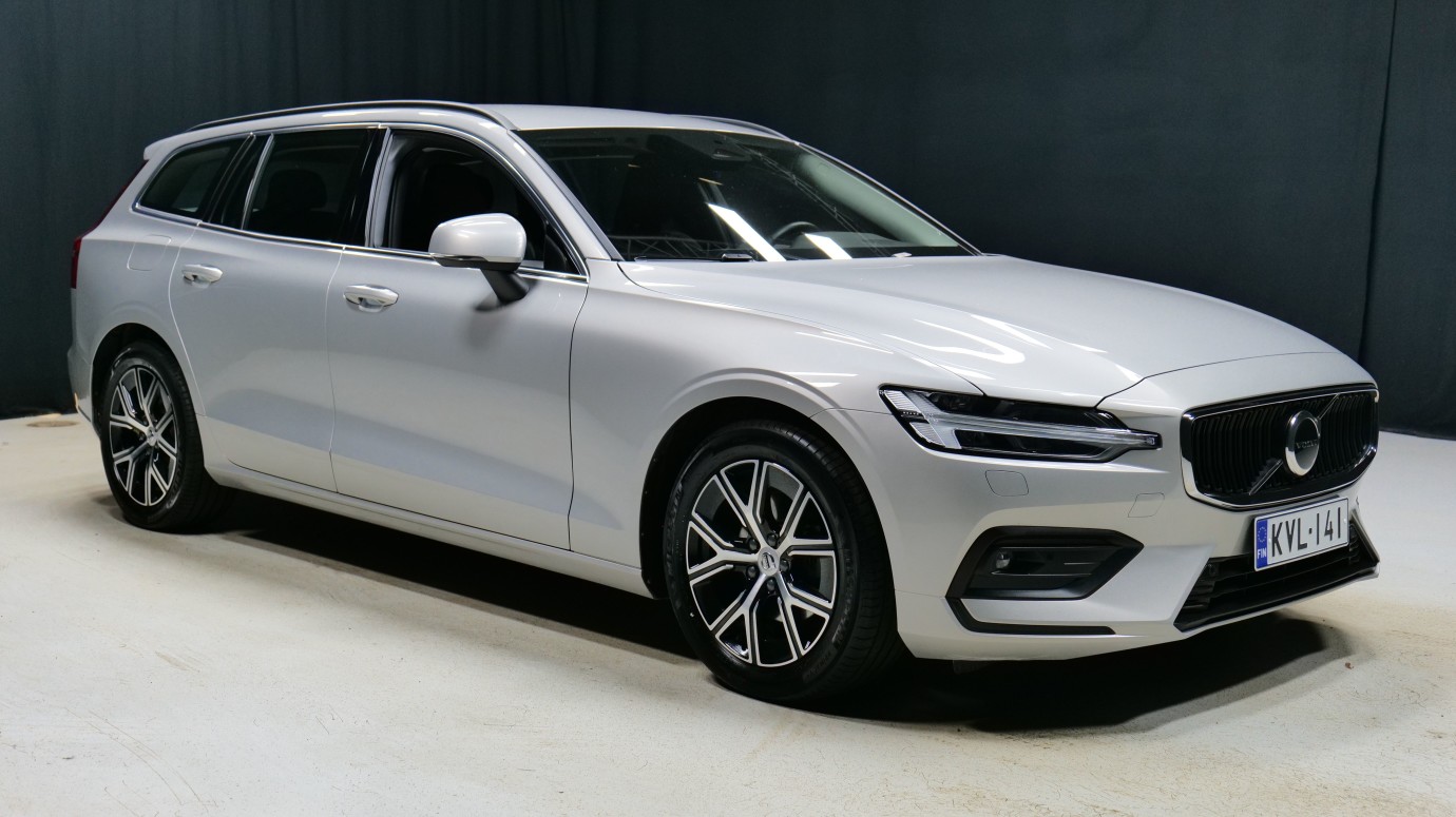 Esittelykuva Volvo V60 kevythybridiautosta.