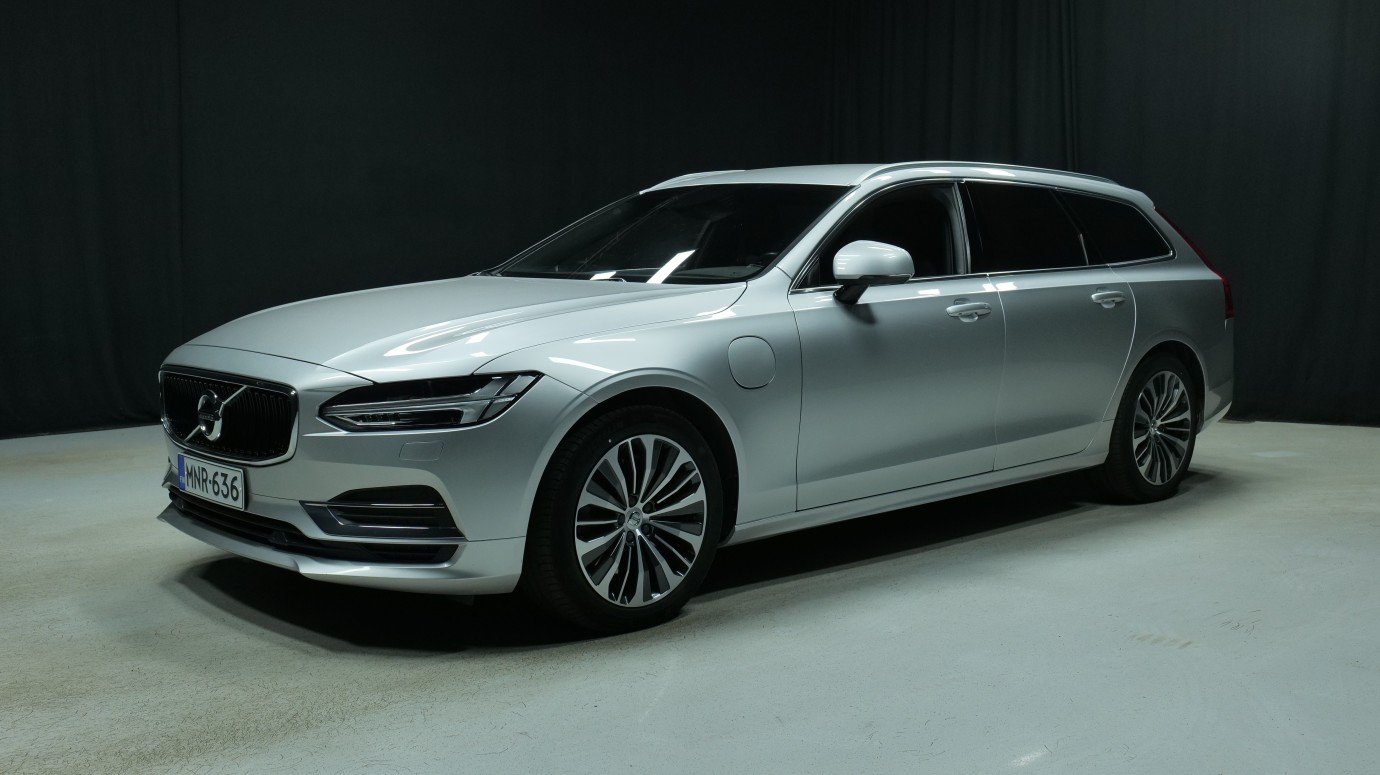 Esittelykuva Volvo V90 kevythybridiautosta.