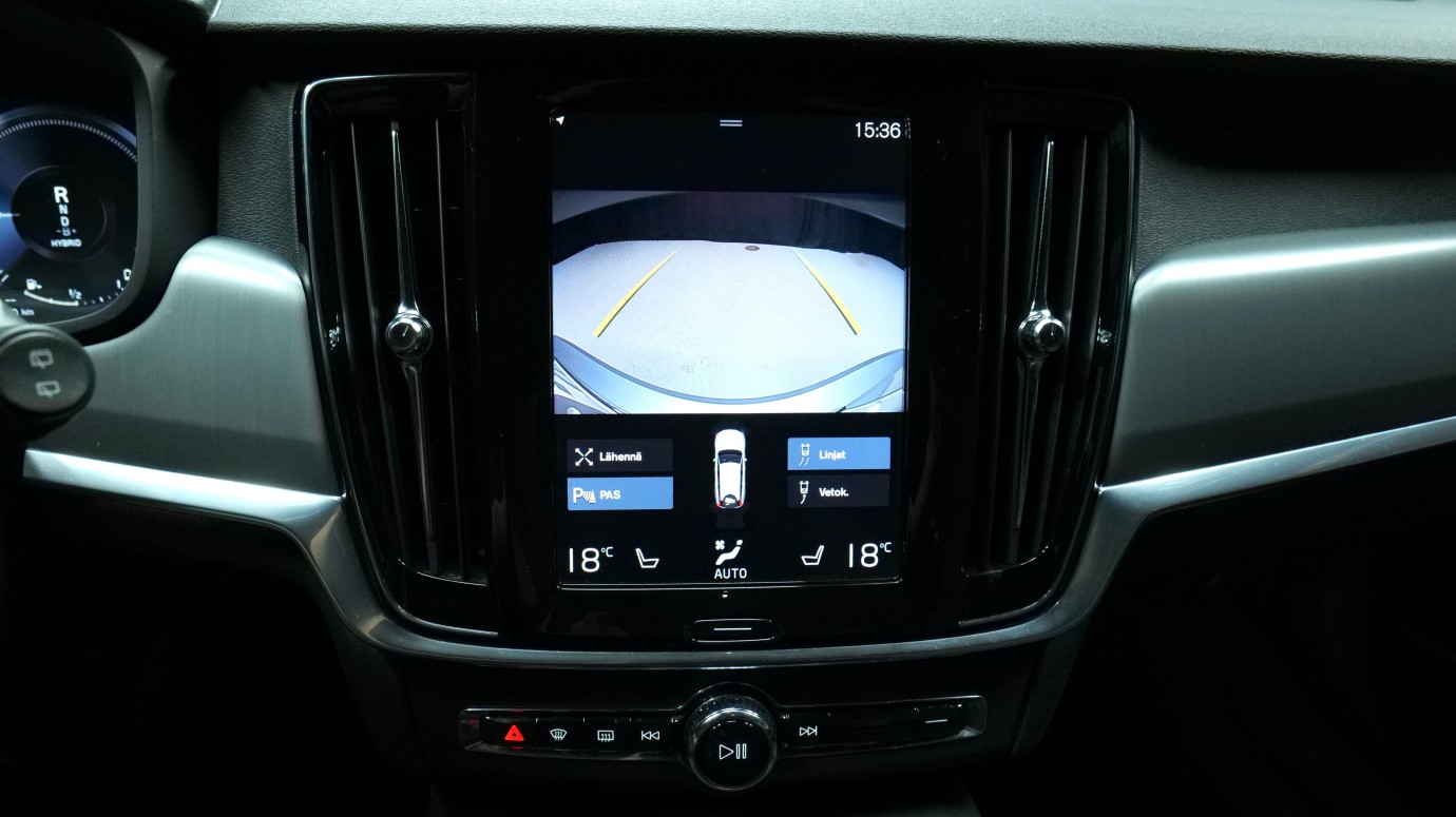 Esittelykuva Volvo V90 kevythybridiautosta.