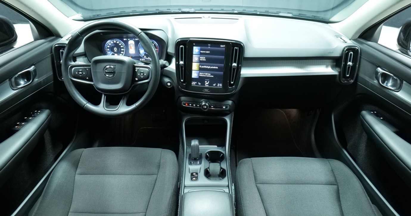 Esittelykuva Volvo XC40 dieselautosta.