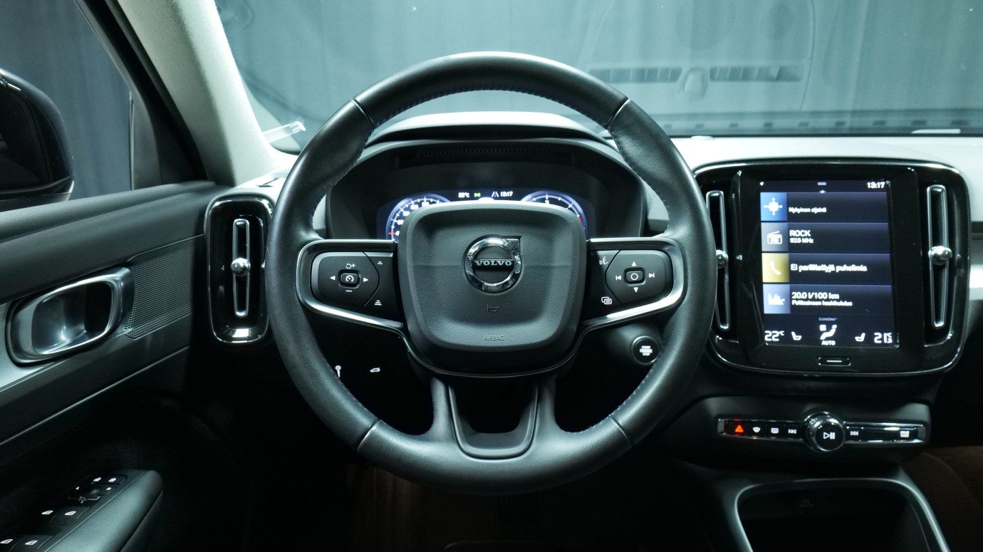 Esittelykuva Volvo XC40 dieselautosta.
