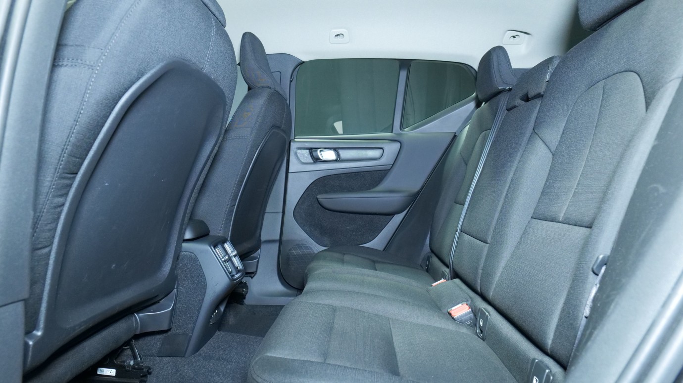 Esittelykuva Volvo XC40 dieselautosta.
