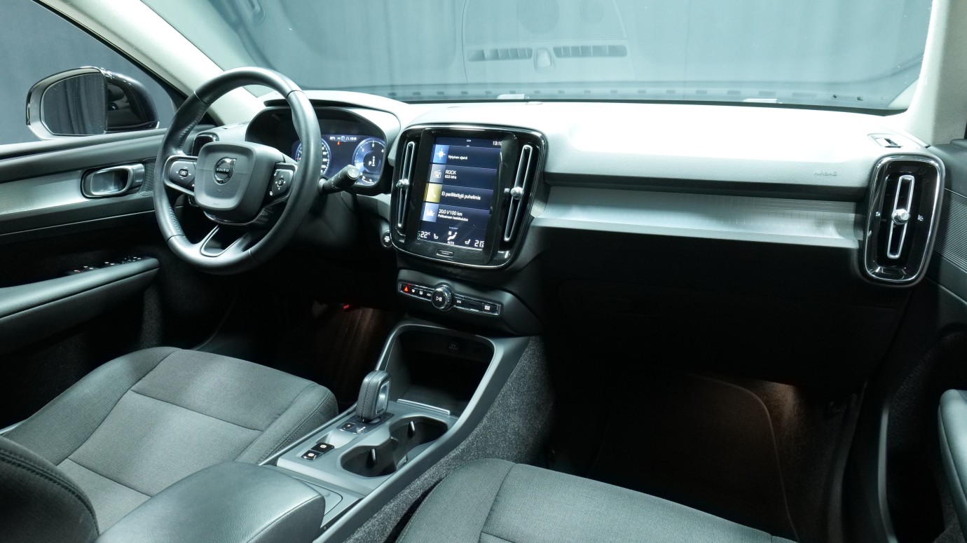 Esittelykuva Volvo XC40 dieselautosta.