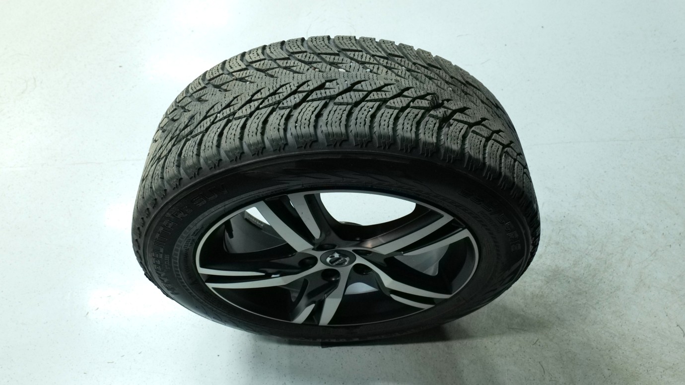 Esittelykuva Volvo XC40 dieselautosta.
