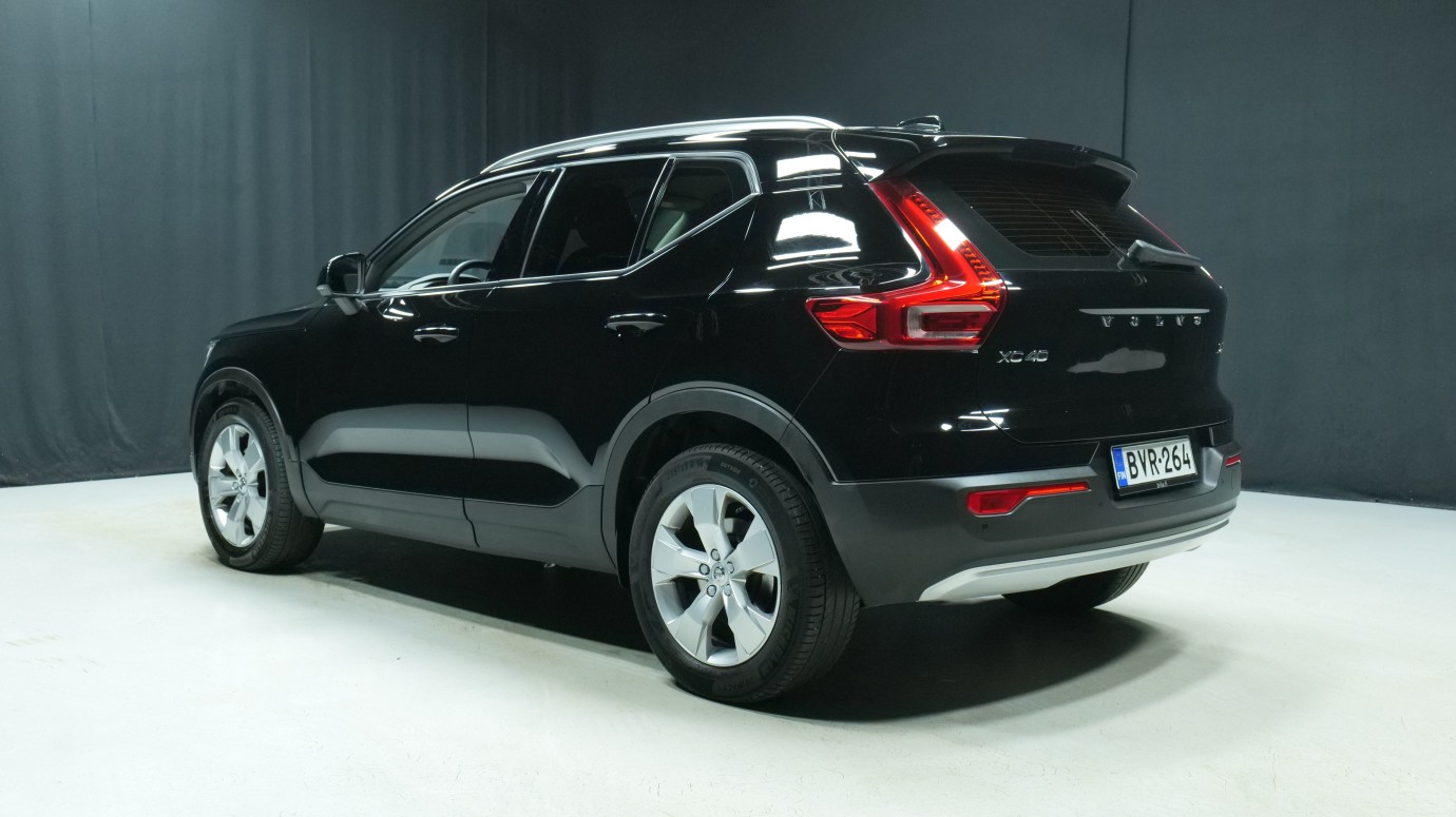 Esittelykuva Volvo XC40 dieselautosta.