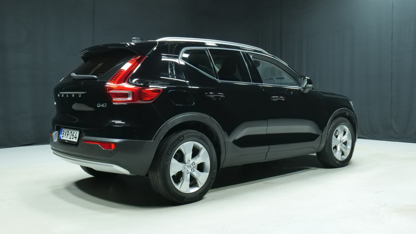 Esittelykuva Volvo XC40 dieselautosta.