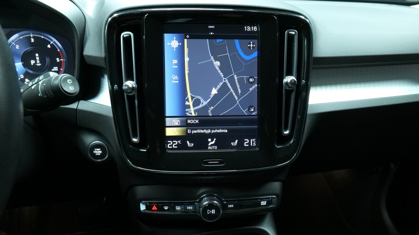 Esittelykuva Volvo XC40 dieselautosta.