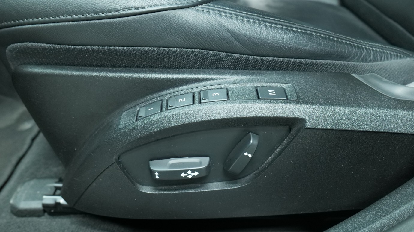 Esittelykuva Volvo V40 bensiiniautosta.