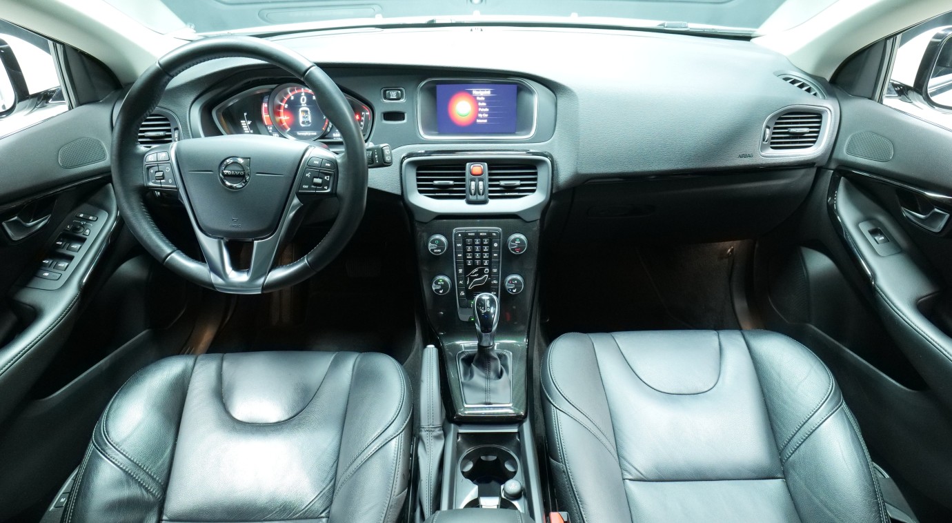 Esittelykuva Volvo V40 bensiiniautosta.
