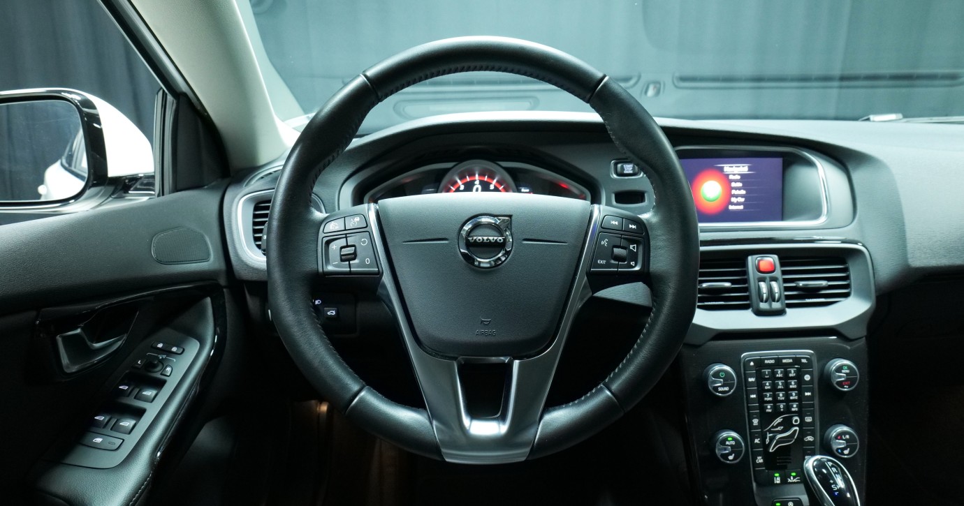 Esittelykuva Volvo V40 bensiiniautosta.