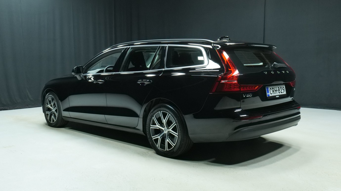 Esittelykuva Volvo V60 kevythybridiautosta.