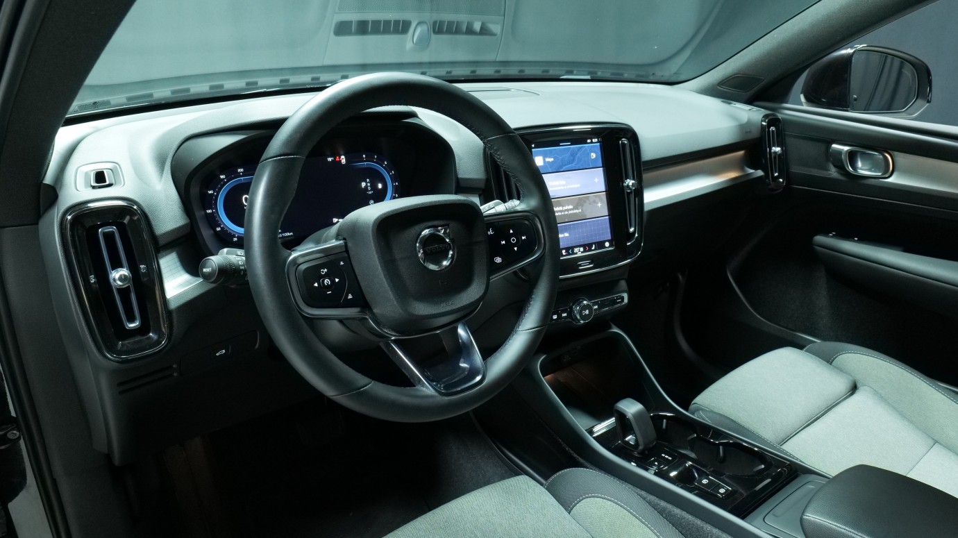 Esittelykuva Volvo XC40 bensiiniautosta.