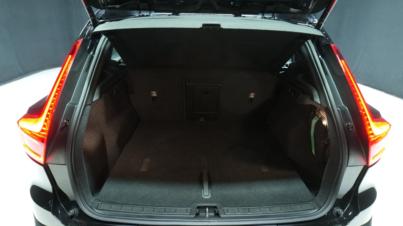 Esittelykuva Volvo XC40 bensiiniautosta.