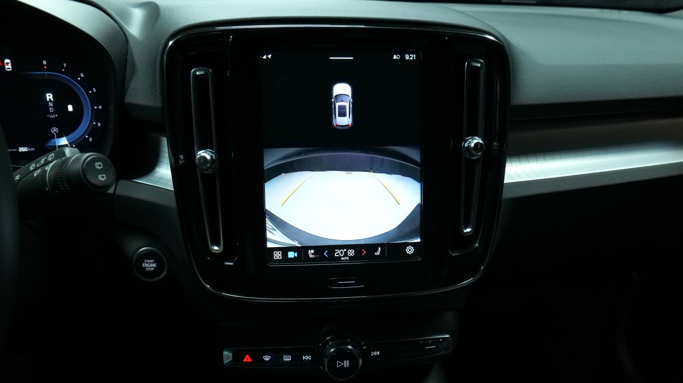 Esittelykuva Volvo XC40 bensiiniautosta.
