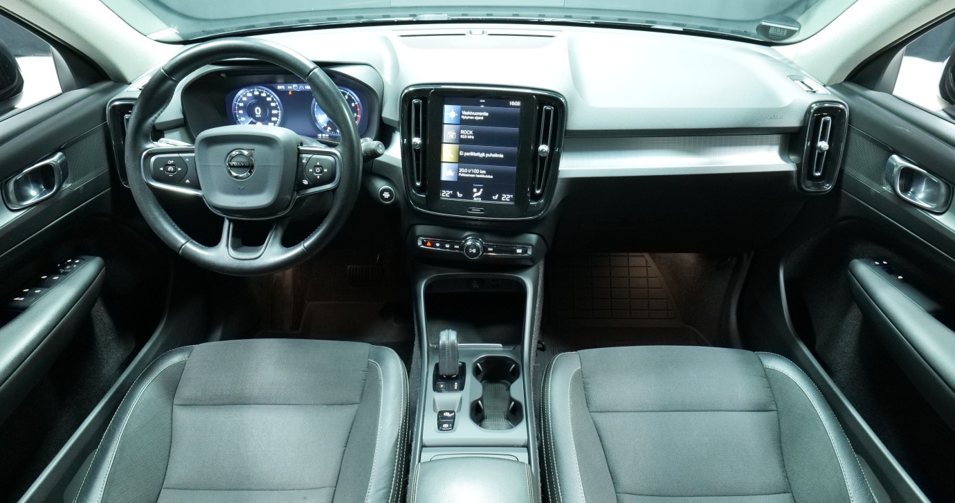 Esittelykuva Volvo XC40 bensiiniautosta.