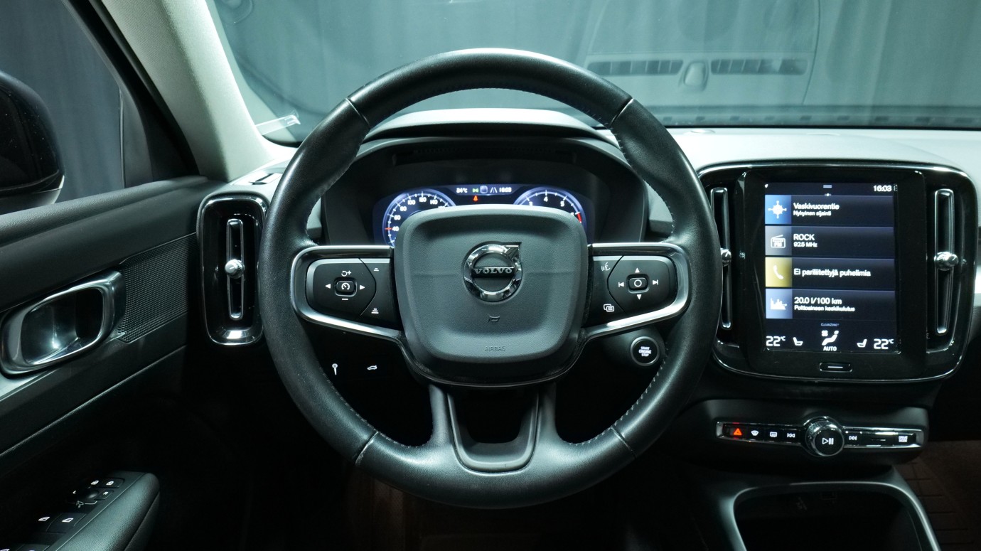Esittelykuva Volvo XC40 bensiiniautosta.