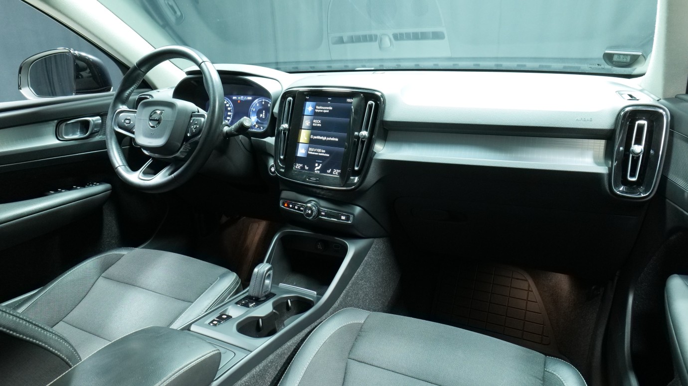 Esittelykuva Volvo XC40 bensiiniautosta.