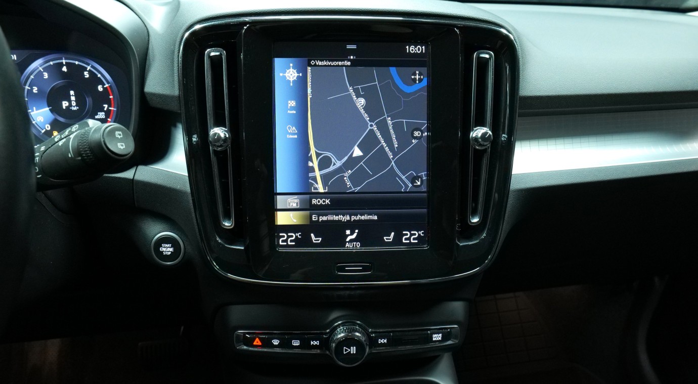 Esittelykuva Volvo XC40 bensiiniautosta.
