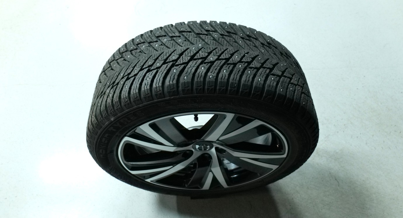 Esittelykuva Volvo S90 kevythybridiautosta.