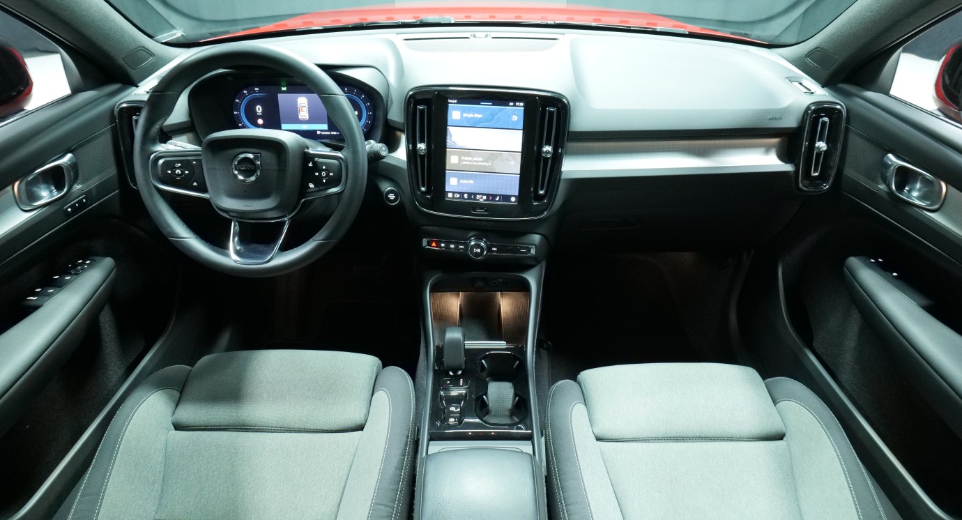 Esittelykuva Volvo XC40 bensiiniautosta.