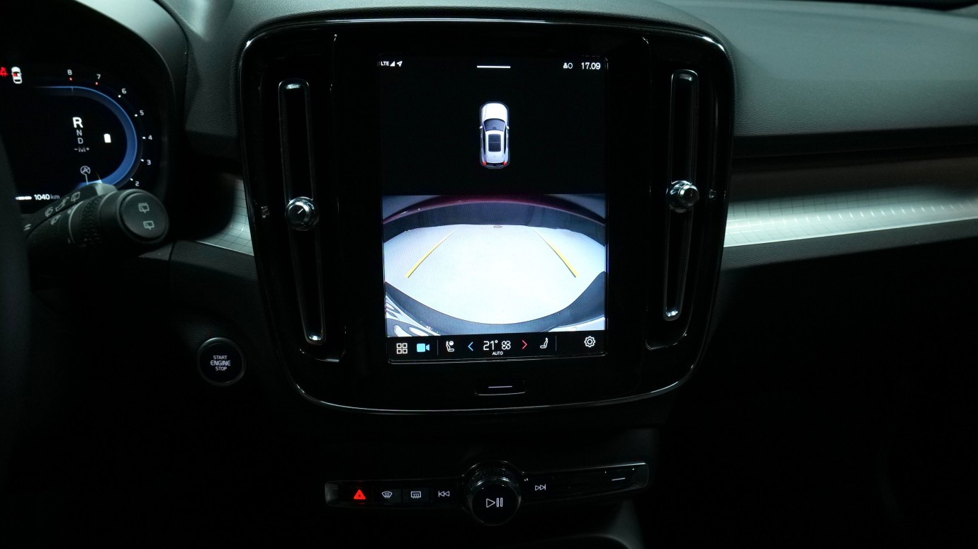 Esittelykuva Volvo XC40 bensiiniautosta.