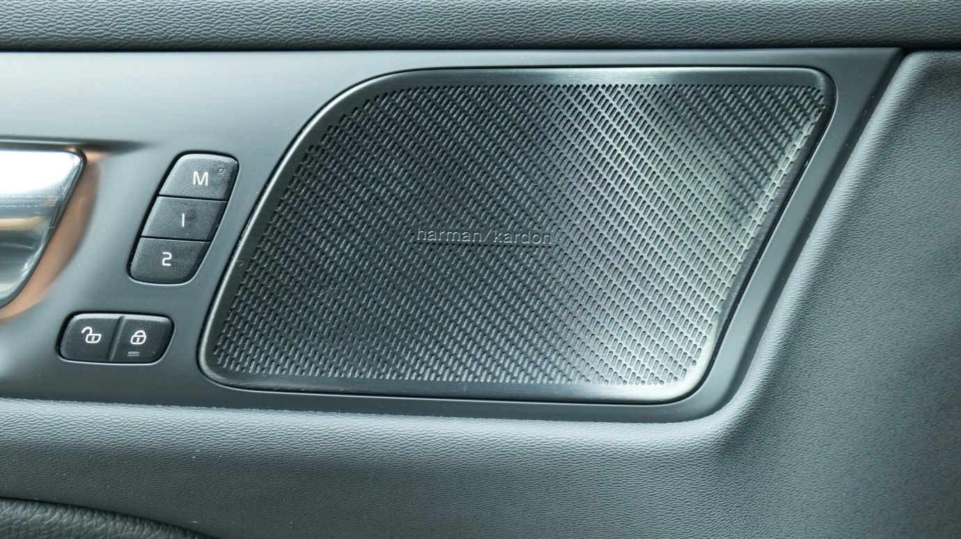Esittelykuva Volvo S60 bensiiniautosta.