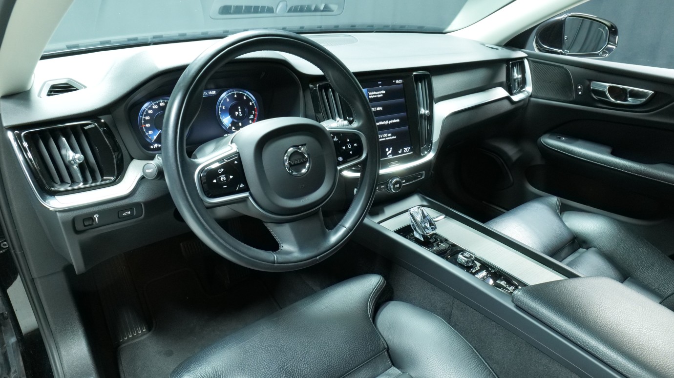 Esittelykuva Volvo S60 bensiiniautosta.