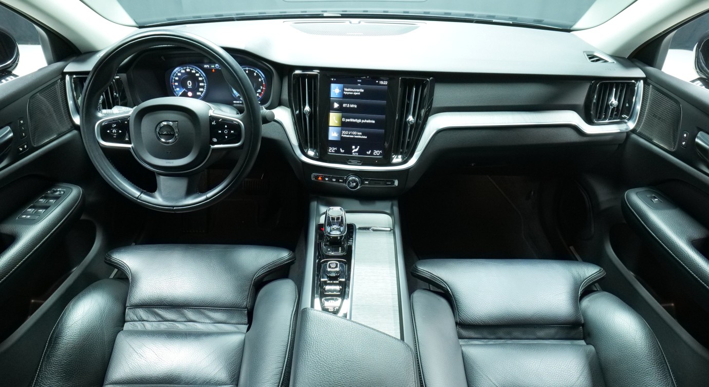 Esittelykuva Volvo S60 bensiiniautosta.
