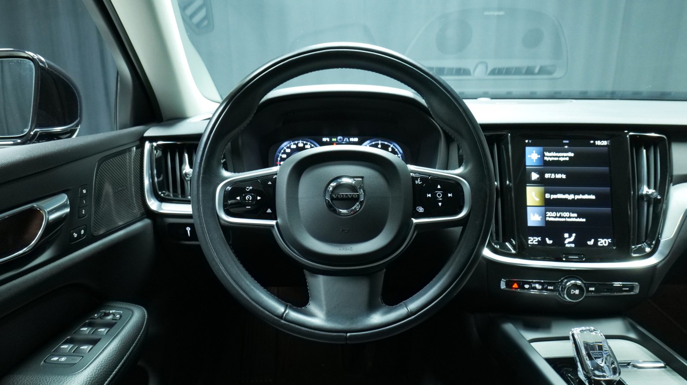 Esittelykuva Volvo S60 bensiiniautosta.