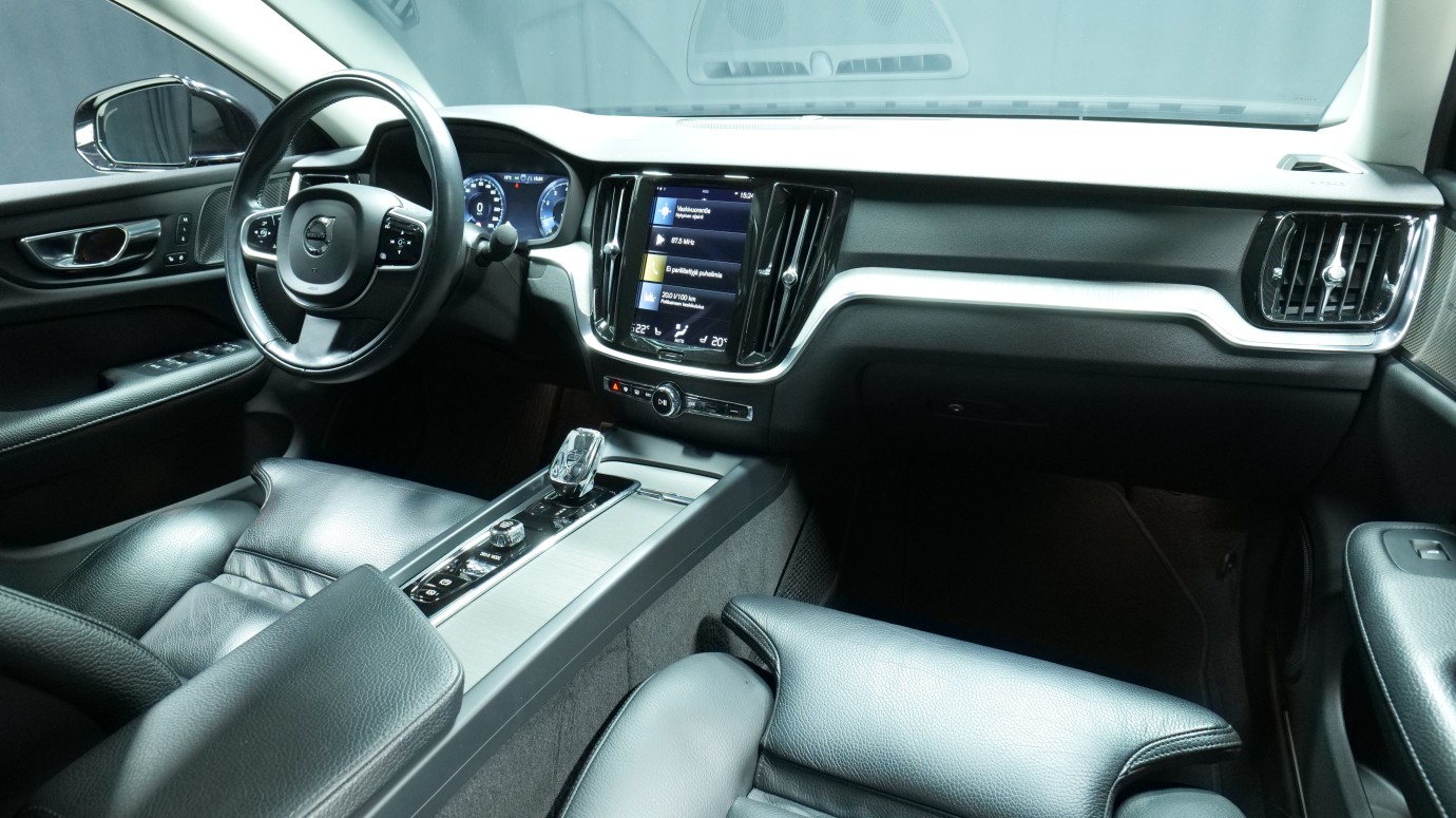 Esittelykuva Volvo S60 bensiiniautosta.
