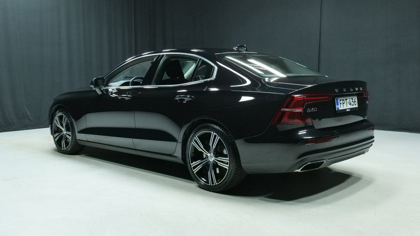 Esittelykuva Volvo S60 bensiiniautosta.