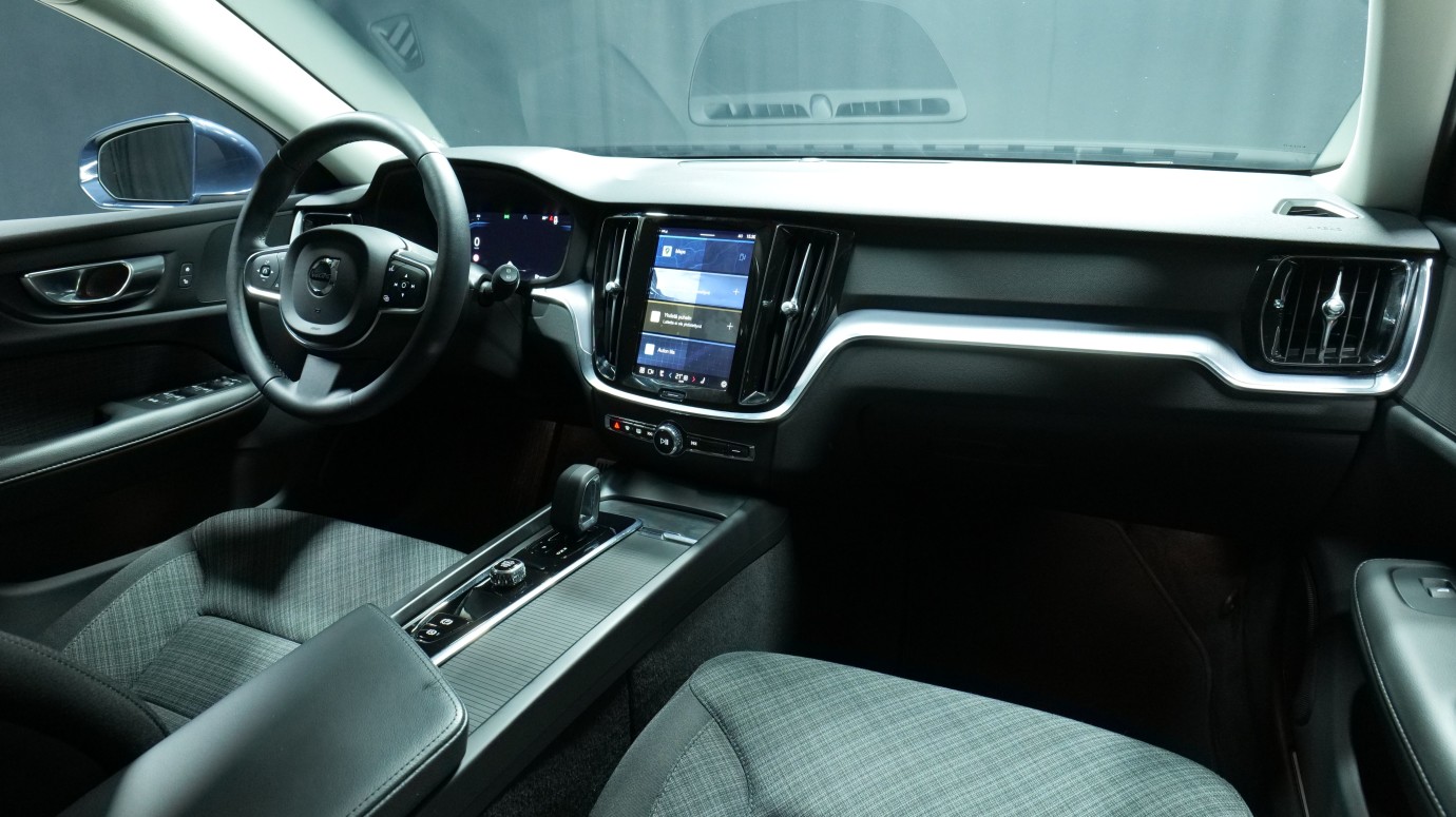 Esittelykuva Volvo V60 bensiiniautosta.