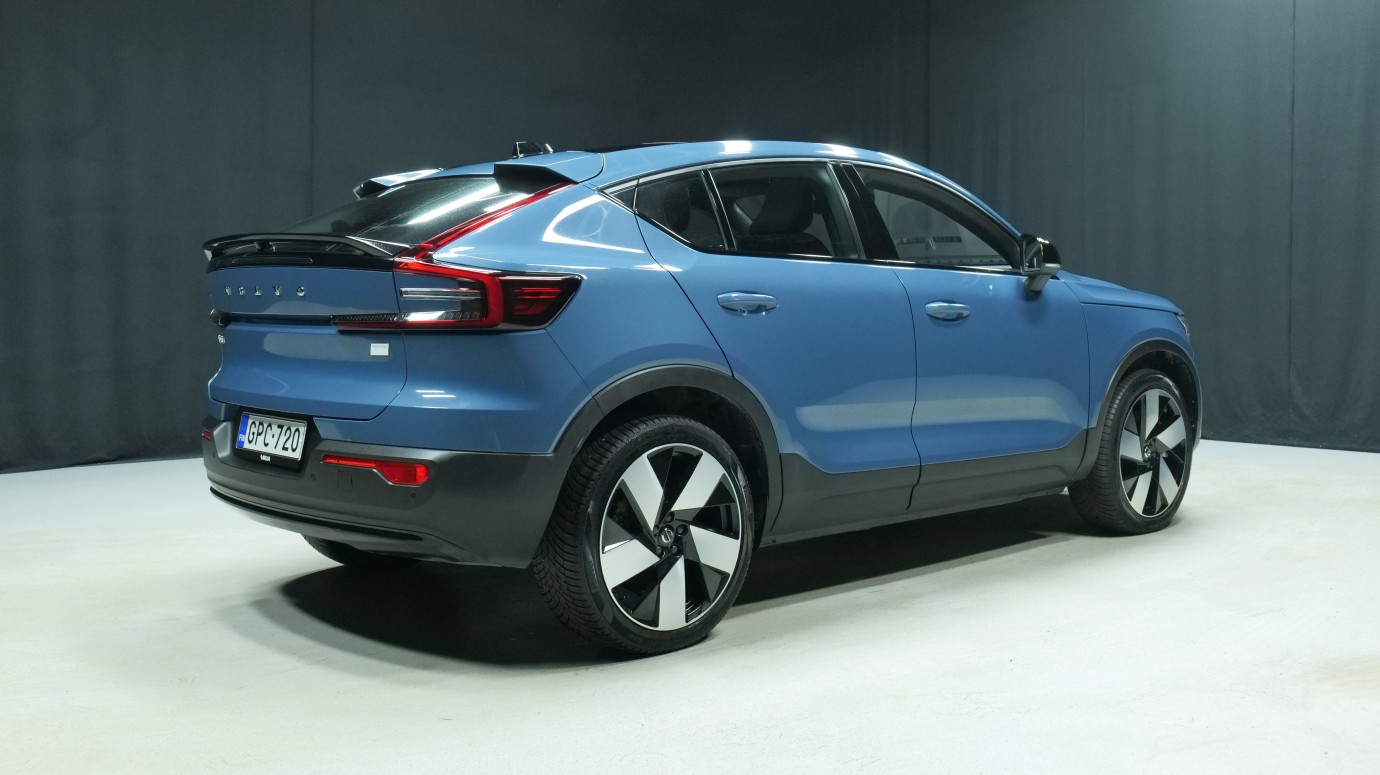 Esittelykuva Volvo C40 täyssähköautosta.