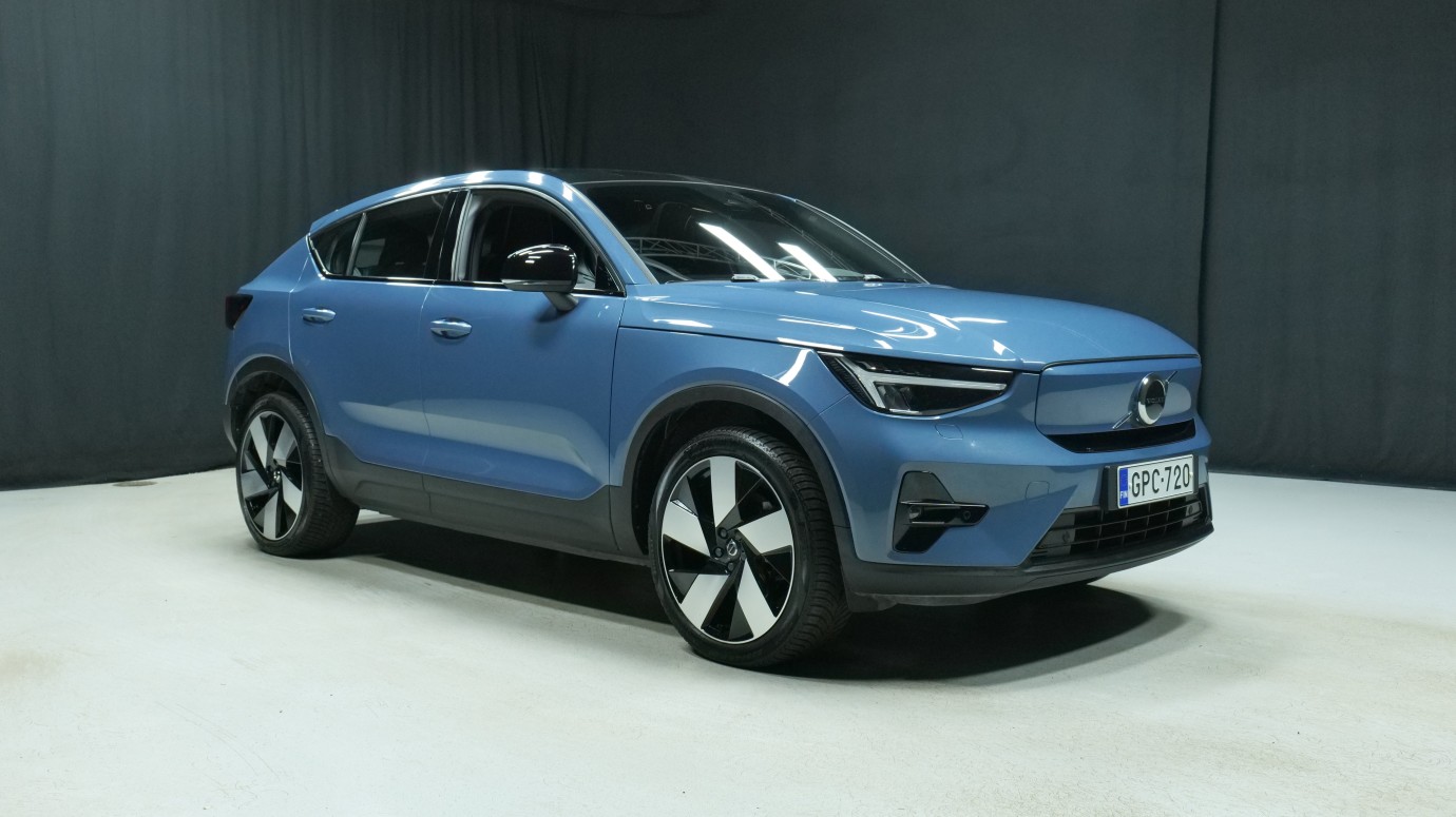 Esittelykuva Volvo C40 täyssähköautosta.