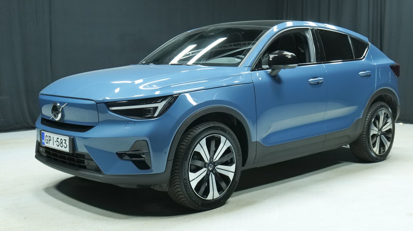 Esittelykuva Volvo C40 täyssähköautosta.