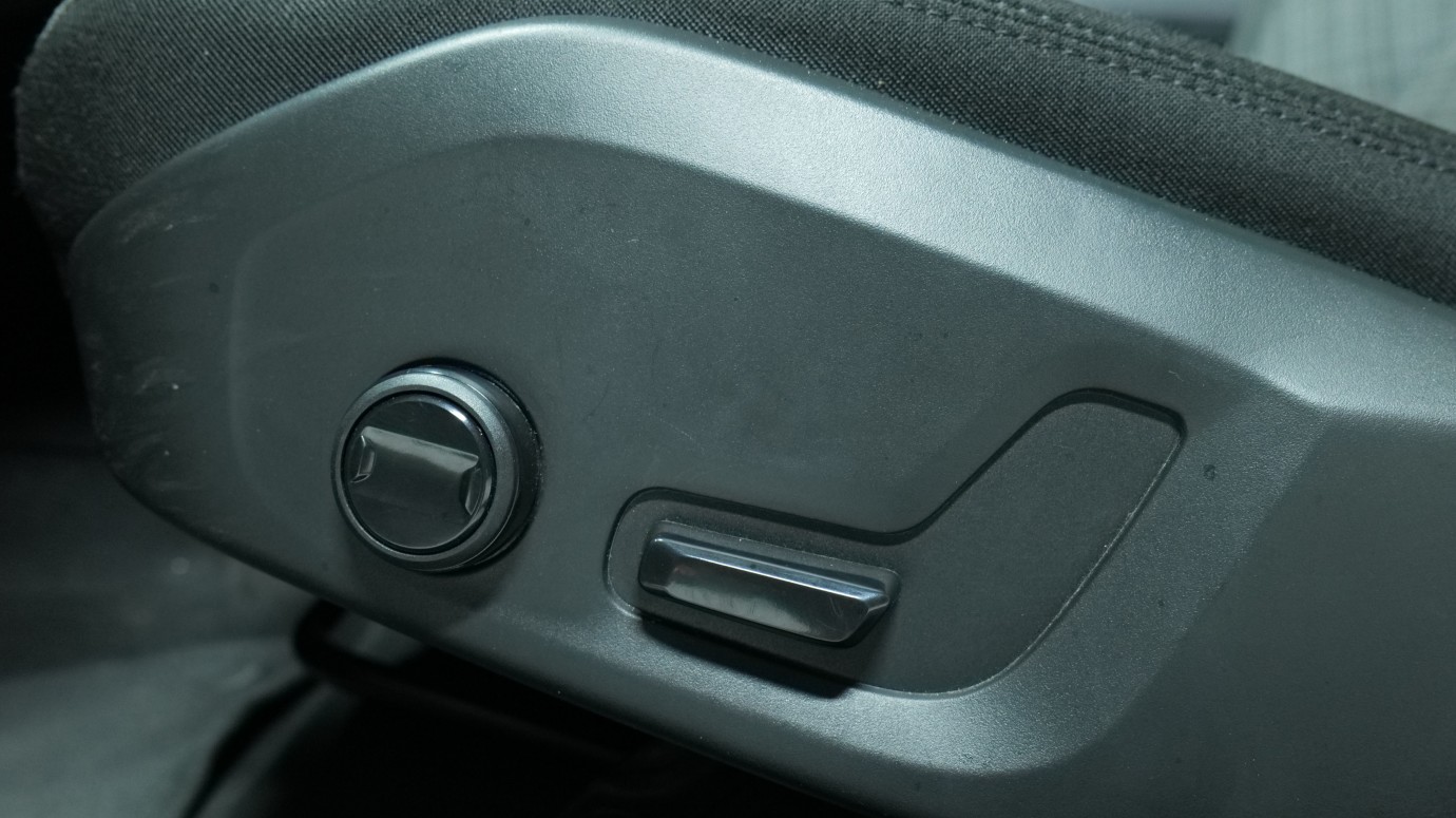 Esittelykuva Volvo V60 bensiiniautosta.