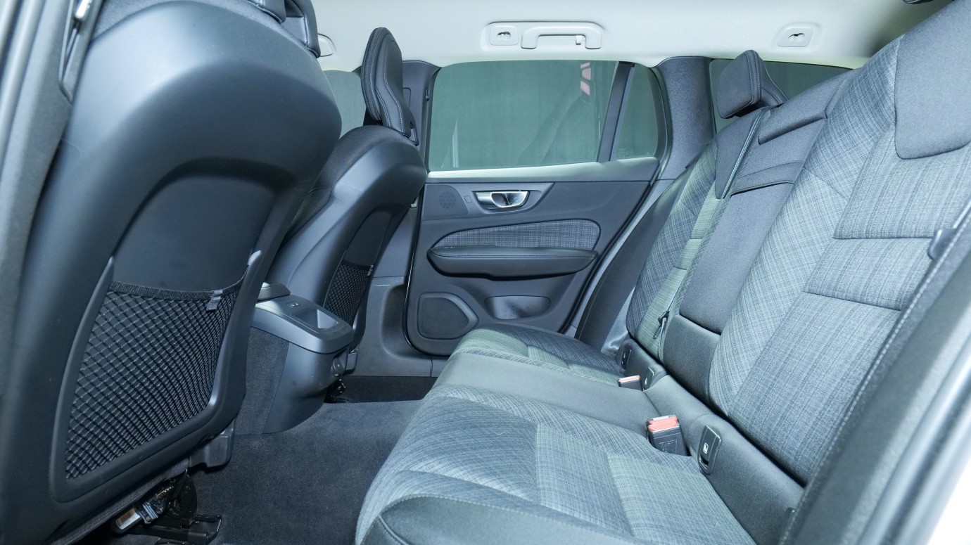 Esittelykuva Volvo V60 bensiiniautosta.