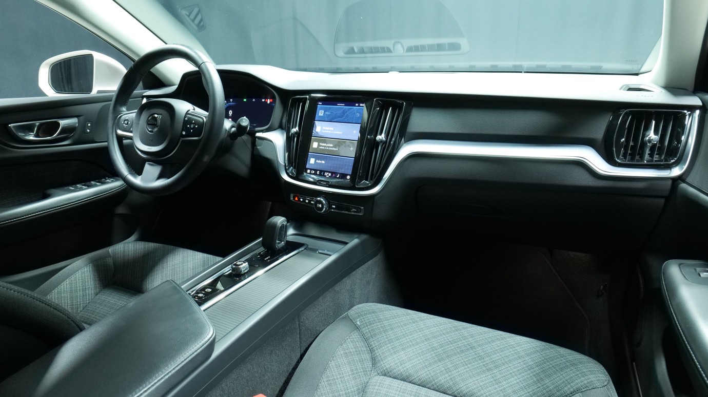 Esittelykuva Volvo V60 bensiiniautosta.