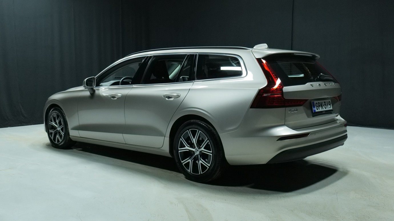 Esittelykuva Volvo V60 bensiiniautosta.