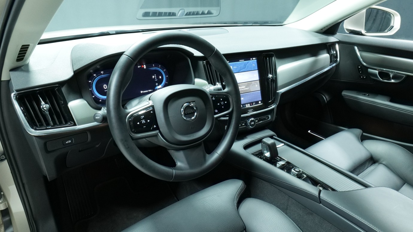 Esittelykuva Volvo V90 dieselautosta.