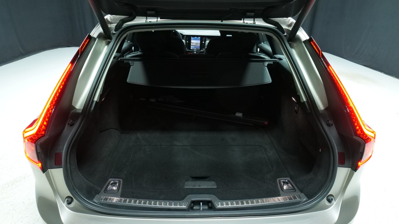 Esittelykuva Volvo V90 dieselautosta.