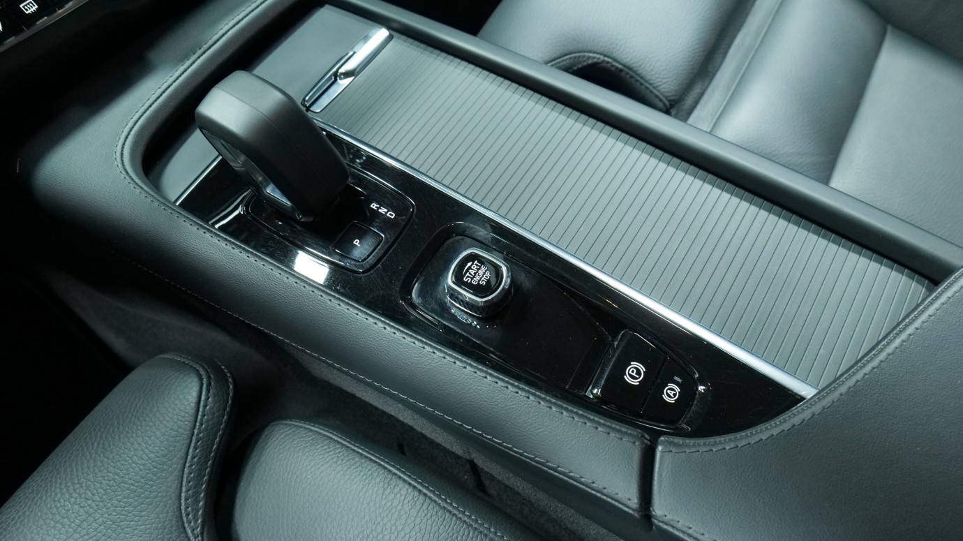 Esittelykuva Volvo V90 dieselautosta.