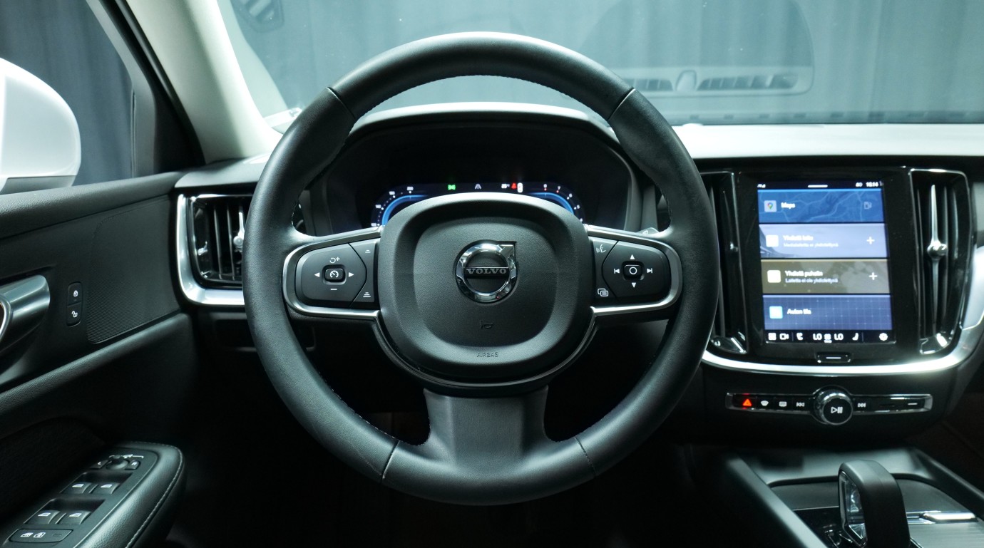 Esittelykuva Volvo V60 kevythybridiautosta.